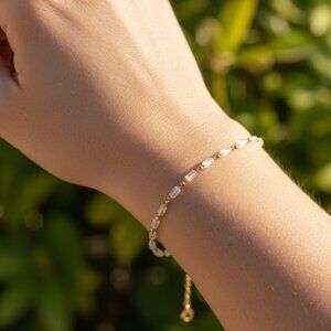 "Elegant & Trendy Bracelet, A Perfect Gift for Women, Thoughtful, EVCH1344